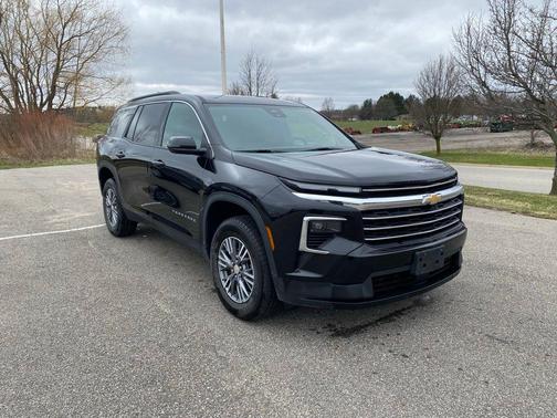 Mosaic Black Metallic 2025 Chevrolet Traverse LT