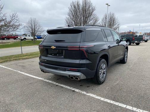 Mosaic Black Metallic 2025 Chevrolet Traverse LT