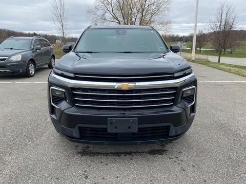 Mosaic Black Metallic 2025 Chevrolet Traverse LT