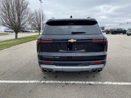 Mosaic Black Metallic 2025 Chevrolet Traverse LT