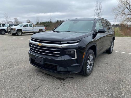 Mosaic Black Metallic 2025 Chevrolet Traverse LT