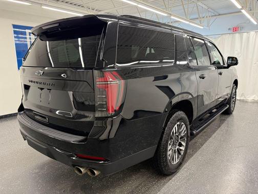 2025 Chevrolet Suburban 4WD Z71
