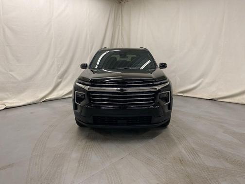 Mosaic Black Metallic 2026 Chevrolet Traverse LT