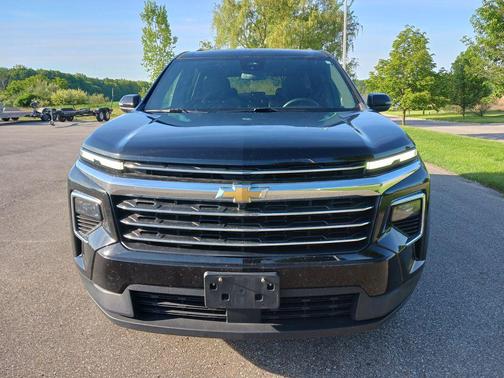 Mosaic Black Metallic 2026 Chevrolet Traverse LT