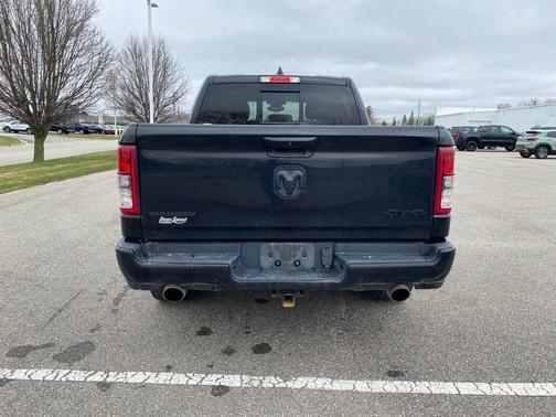 Diamond Black Crystal Pearlcoat 2022 RAM 1500 Big Horn/Lone Star