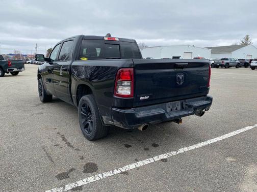 Diamond Black Crystal Pearlcoat 2022 RAM 1500 Big Horn/Lone Star