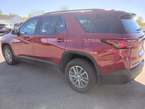 Radiant Red Tintcoat 2023 Chevrolet Traverse LT Cloth