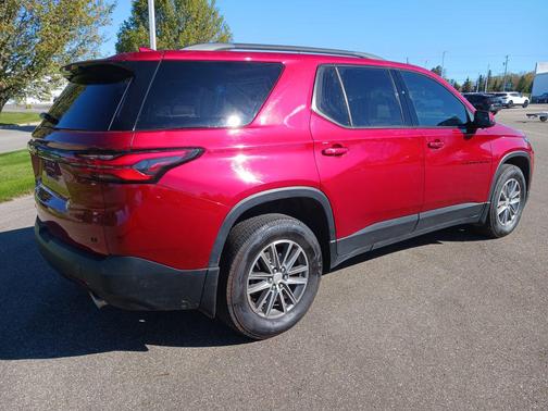 Radiant Red Tintcoat 2023 Chevrolet Traverse LT Cloth