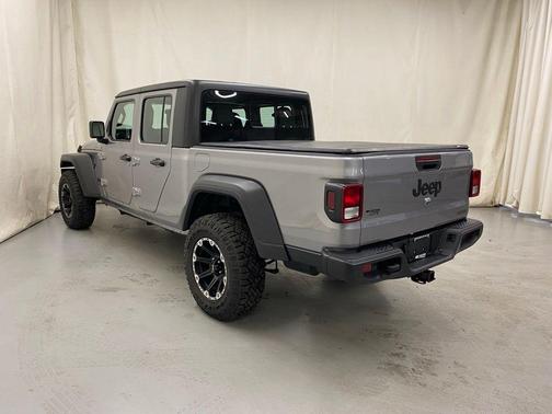 Billet Silver Metallic Clearcoat 2021 Jeep Gladiator Sport