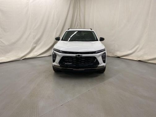 Summit White 2026 Chevrolet Trax FWD ACTIV