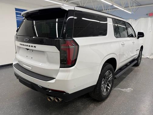 2025 Chevrolet Suburban 4WD Z71