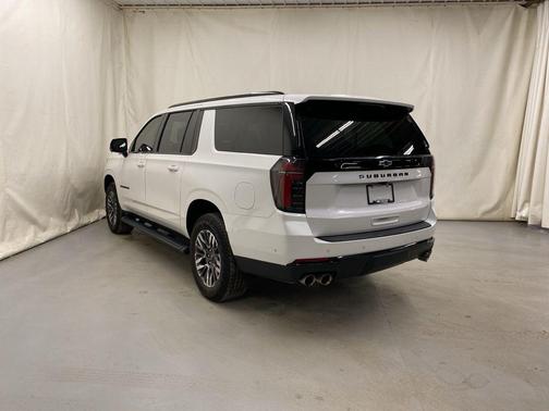 2025 Chevrolet Suburban 4WD Z71