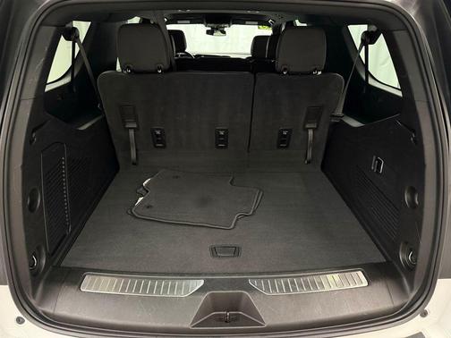 2025 Chevrolet Suburban 4WD Z71