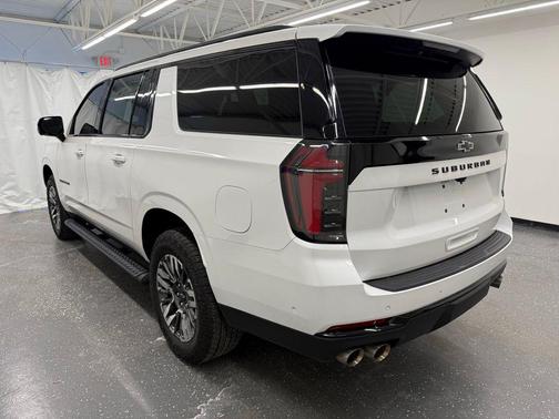 2025 Chevrolet Suburban 4WD Z71