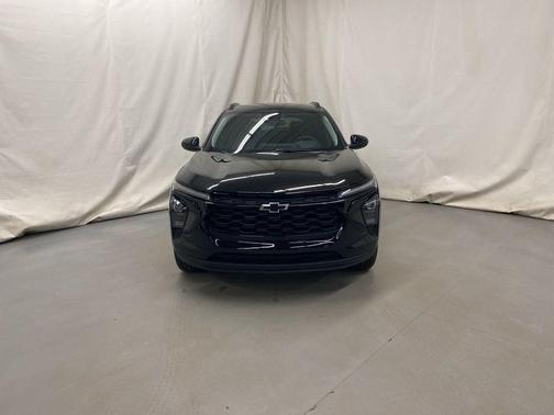 Mosaic Black Metallic 2026 Chevrolet Trax LT