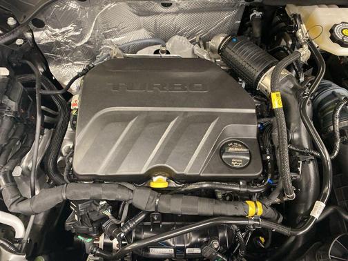 Mosaic Black Metallic 2026 Chevrolet Trax LT