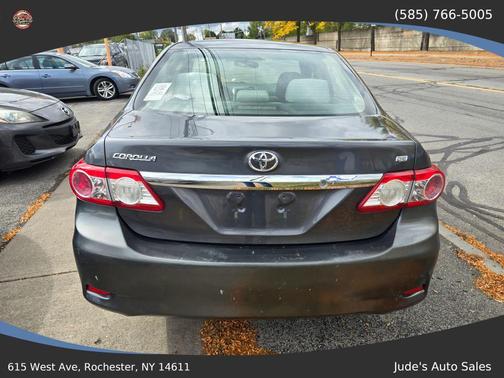 2011 Toyota Corolla LE