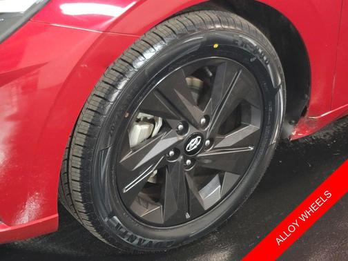 2022 Hyundai ELANTRA SEL