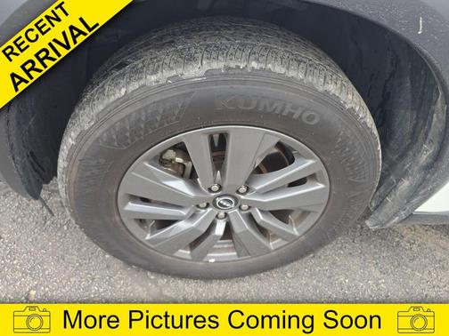 Glacier White 2024 Nissan Pathfinder SV 4WD