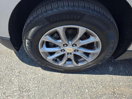 Silver Ice Metallic 2021 Chevrolet Equinox 1LT
