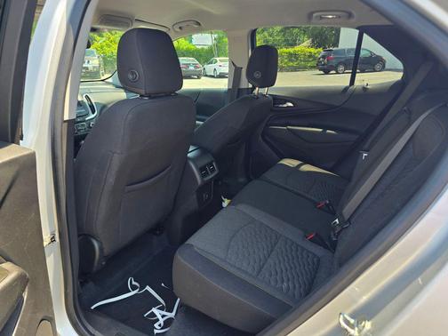 Silver Ice Metallic 2021 Chevrolet Equinox 1LT