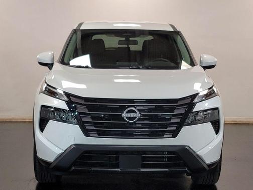 Everest White Pearl Tricoat 2026 Nissan Rogue SV