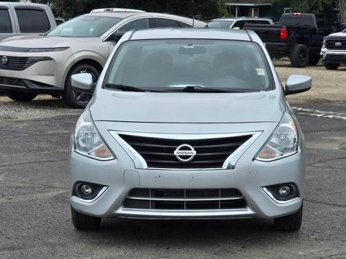 Brilliant Silver Metallic 2019 Nissan Versa 1.6 SV