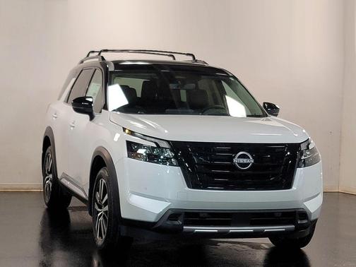 2025 Nissan Pathfinder Platinum 4WD