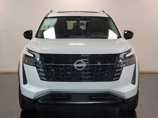 Everest White Pearl Tricoat 2026 Nissan Pathfinder SV