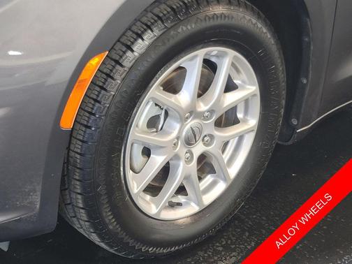 Granite Crystal Metallic Clearcoat 2023 Chrysler Pacifica Touring L