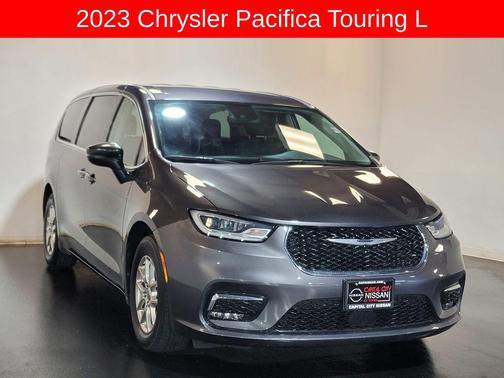 Granite Crystal Metallic Clearcoat 2023 Chrysler Pacifica Touring L