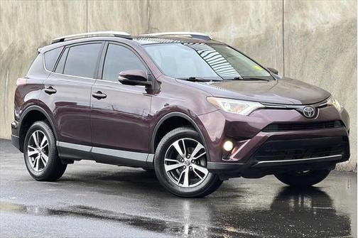 Photo 2 of 28 of 2017 Toyota RAV4 XLE