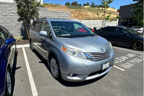 2016 Toyota Sienna XLE