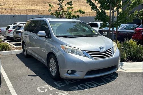 2017 Toyota Sienna XLE