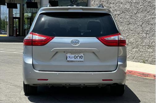 2017 Toyota Sienna XLE