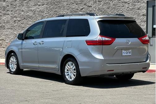 2017 Toyota Sienna XLE