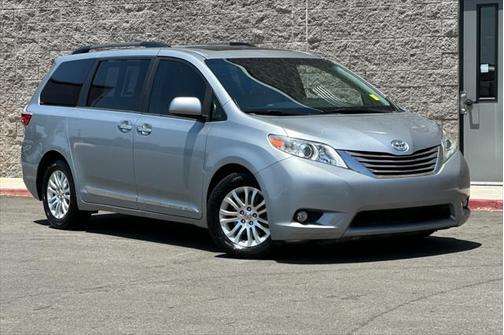 2017 Toyota Sienna XLE