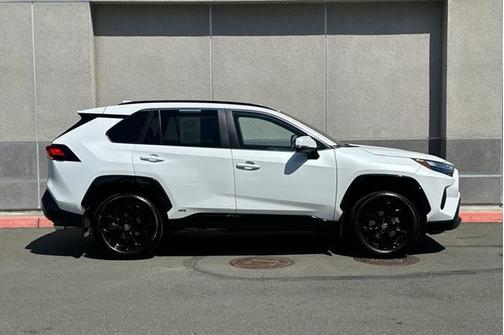 2023 Toyota RAV4 Hybrid SE