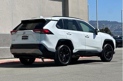 2023 Toyota RAV4 Hybrid SE