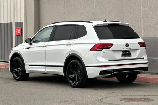 2024 Volkswagen Tiguan 2.0T SE R-Line Black