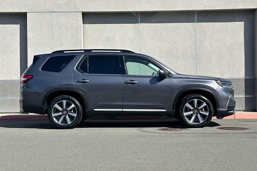Modern Steel Metallic 2023 Honda Pilot Touring 8-Passenger