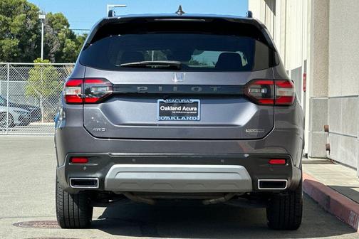 Modern Steel Metallic 2023 Honda Pilot Touring 8-Passenger