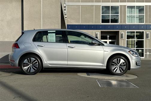 2019 Volkswagen e-Golf SE