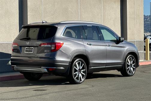 2022 Honda Pilot Touring 8-Passenger
