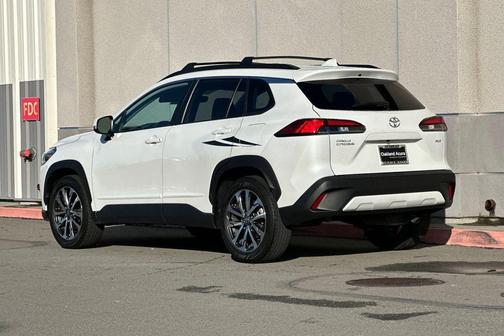 Wind Chill Pearl 2023 Toyota Corolla Cross XLE