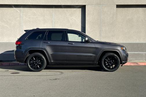 2017 Jeep Grand Cherokee Altitude