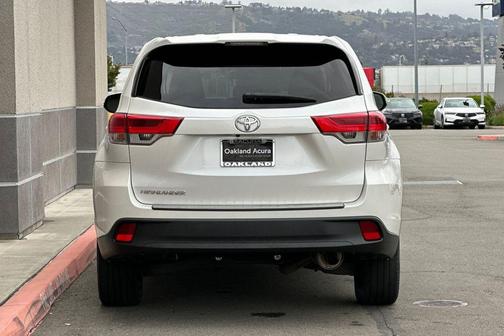 Blizzard Pearl 2019 Toyota Highlander LE