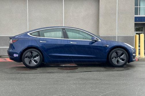Deep Blue Metallic 2018 Tesla Model 3 Long Range