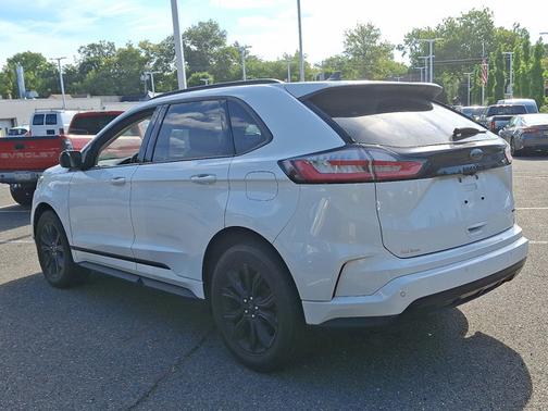 2023 Ford Edge SE