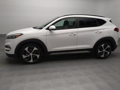 White 2018 Hyundai TUCSON Value